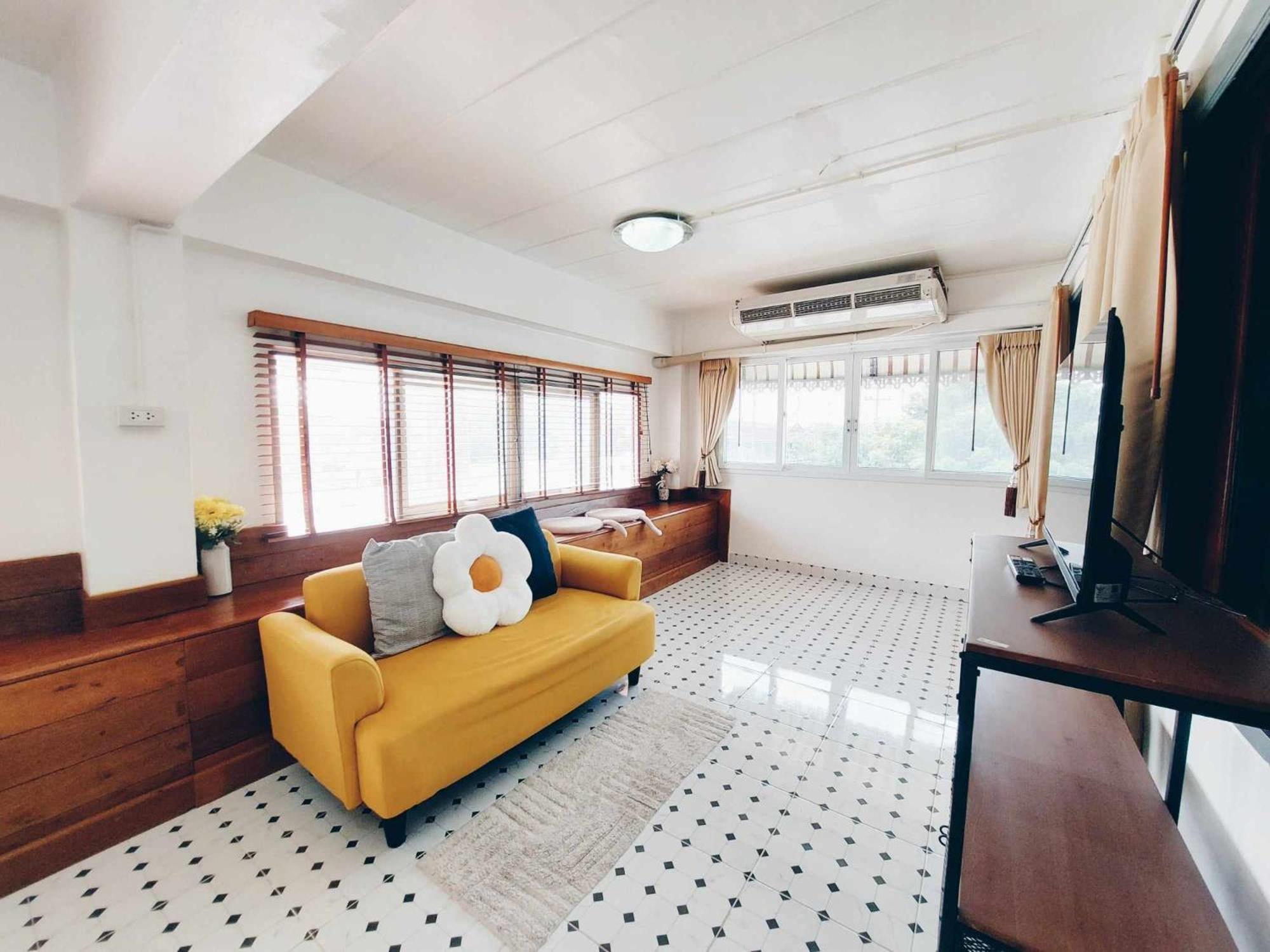 Hello Sunshine Hostel Phra Nakhon Si Ayutthaya Exterior photo