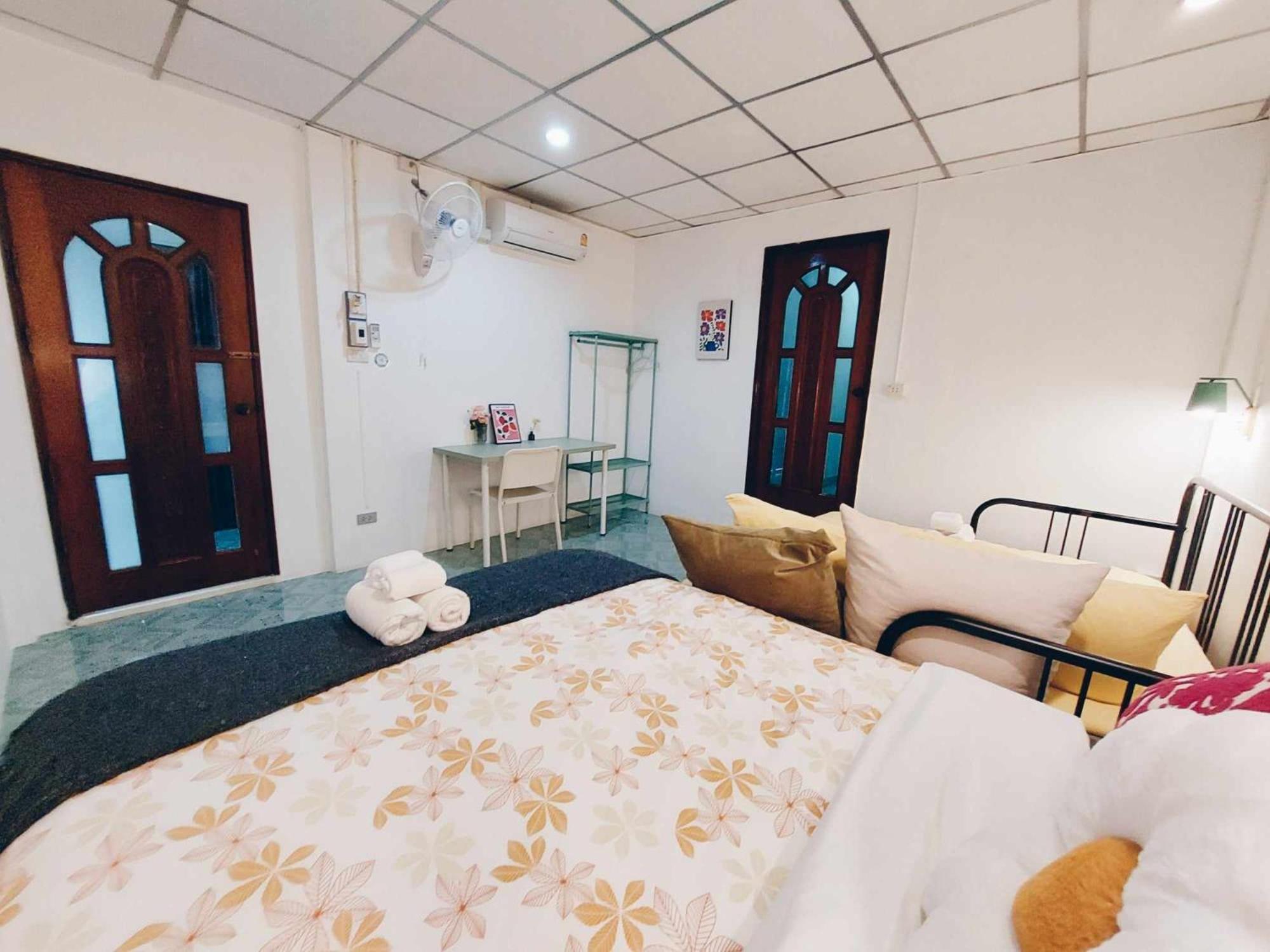 Hello Sunshine Hostel Phra Nakhon Si Ayutthaya Exterior photo