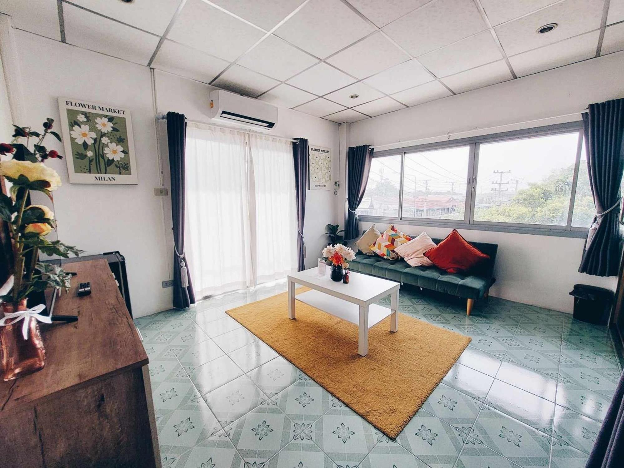 Hello Sunshine Hostel Phra Nakhon Si Ayutthaya Exterior photo