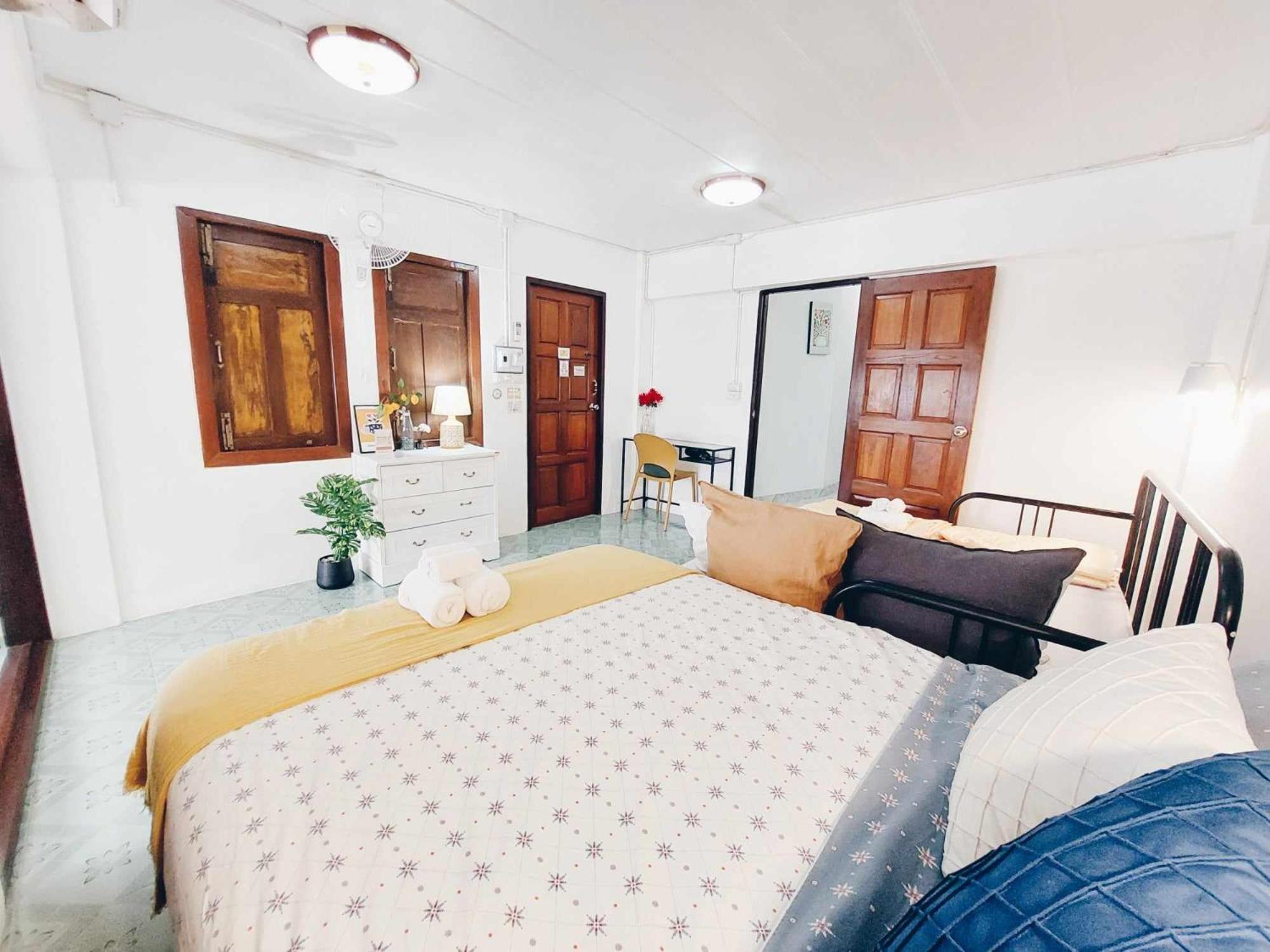 Hello Sunshine Hostel Phra Nakhon Si Ayutthaya Exterior photo