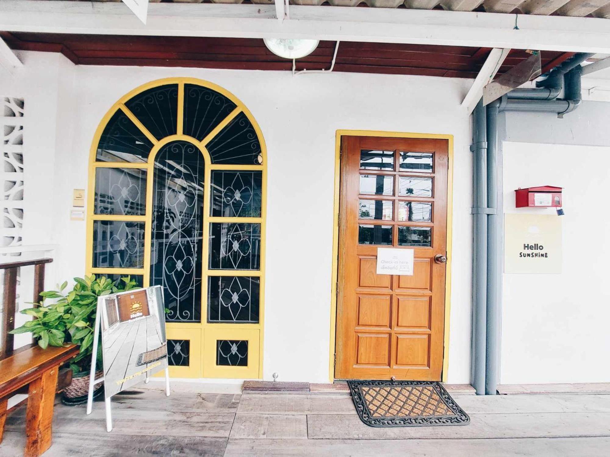 Hello Sunshine Hostel Phra Nakhon Si Ayutthaya Exterior photo