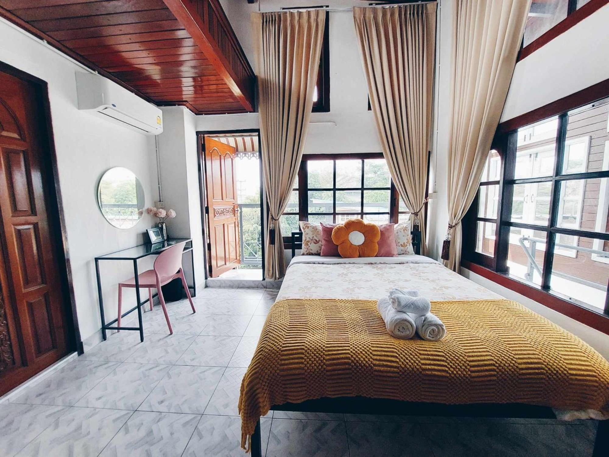Hello Sunshine Hostel Phra Nakhon Si Ayutthaya Exterior photo