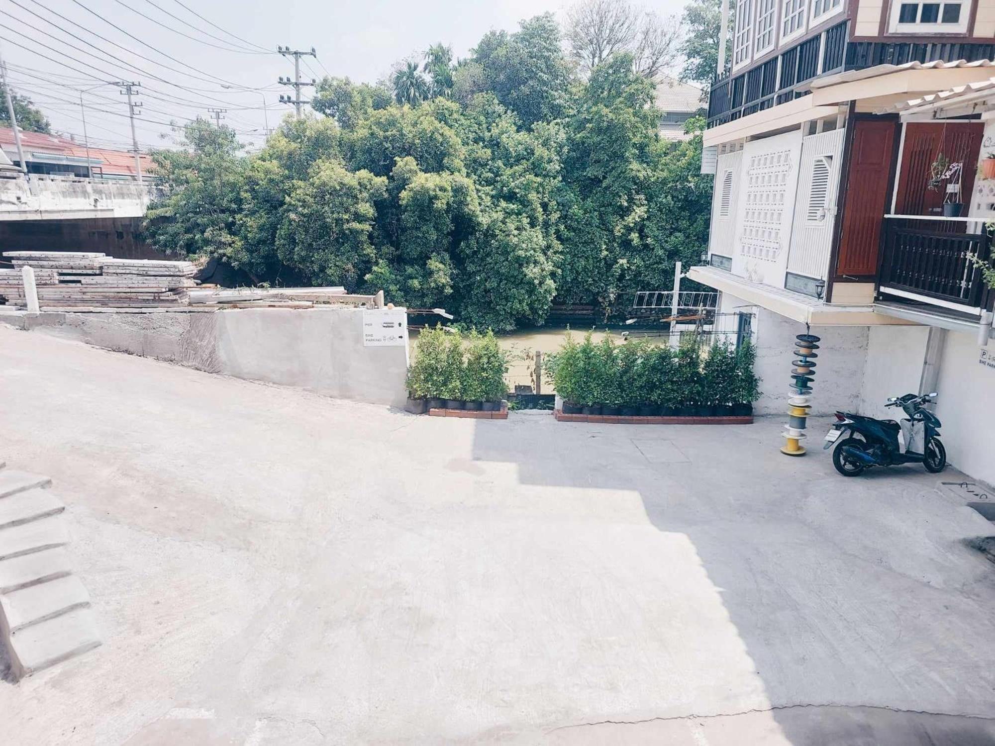 Hello Sunshine Hostel Phra Nakhon Si Ayutthaya Exterior photo