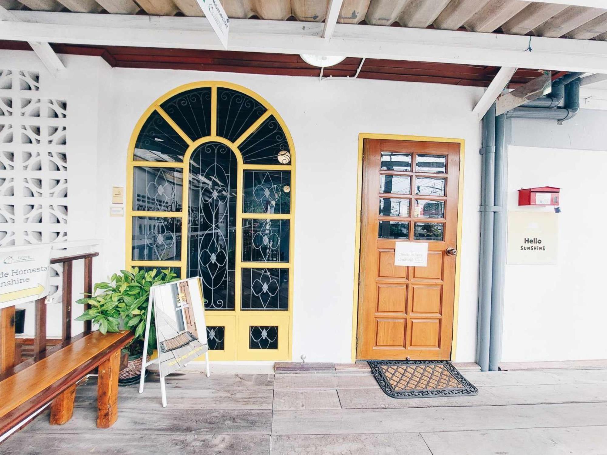 Hello Sunshine Hostel Phra Nakhon Si Ayutthaya Exterior photo