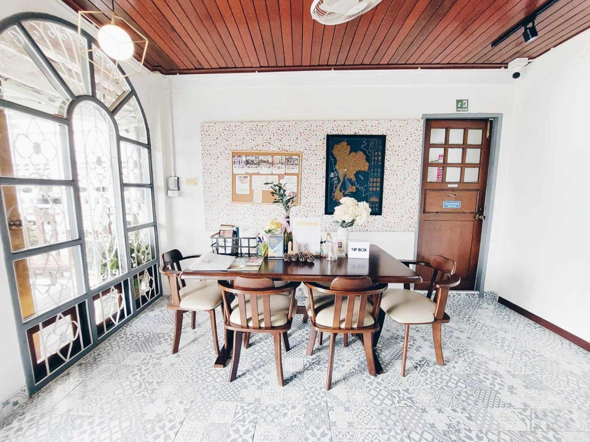 Hello Sunshine Hostel Phra Nakhon Si Ayutthaya Exterior photo